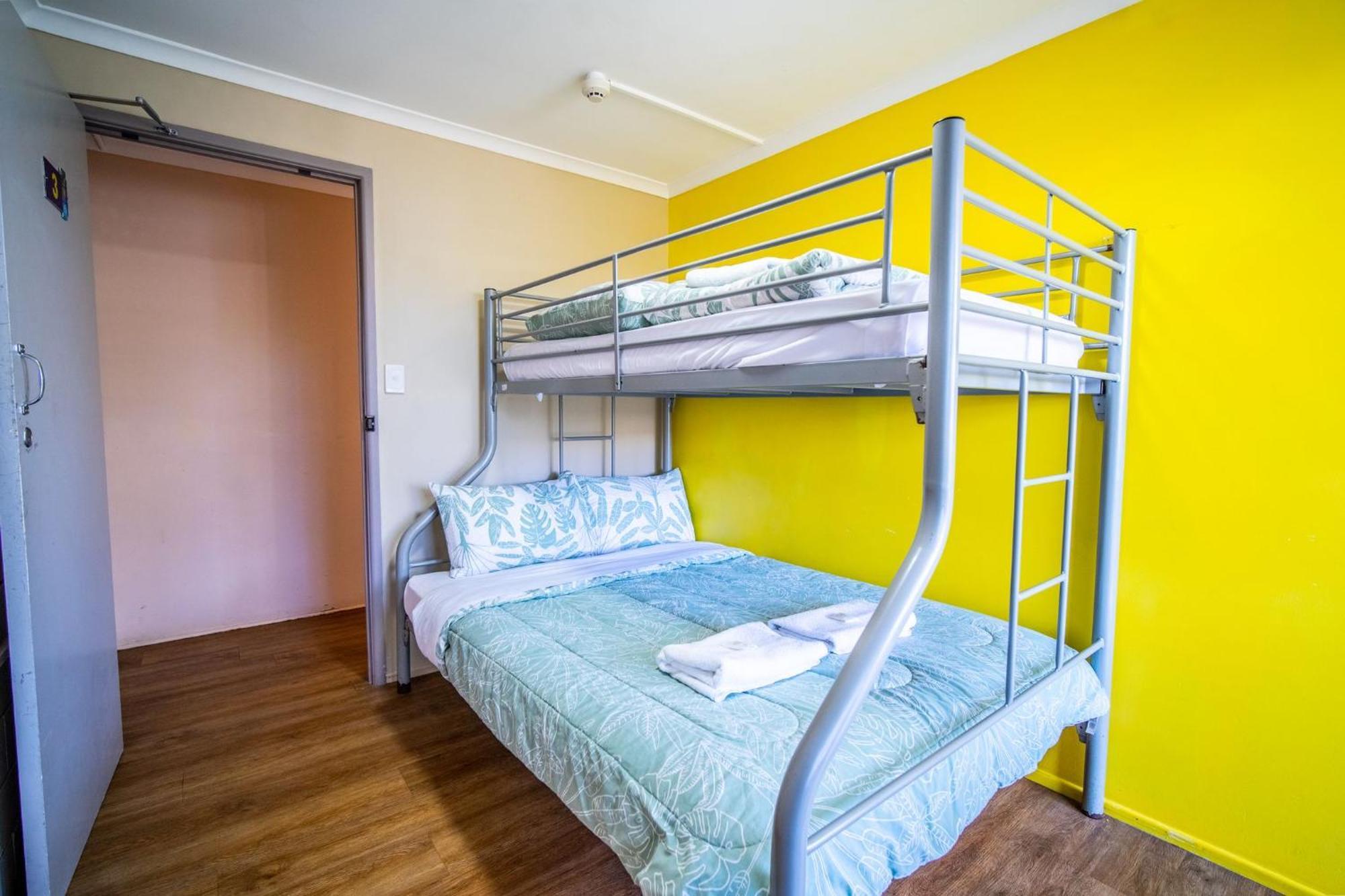 The Hostel, Эйрли-Бич Экстерьер фото